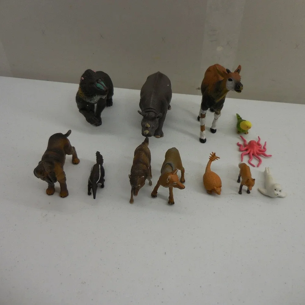 Mixed Lot 11‎ Plastic Toy Animal Figures Rhino Okapi Mandrill Wolf Dog Skunk Fox